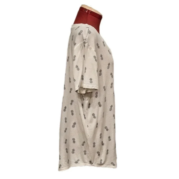 Zoe + Liv, Size XL, Off-White Tee w/Silver Pineapples Print - Picture 9 of 11